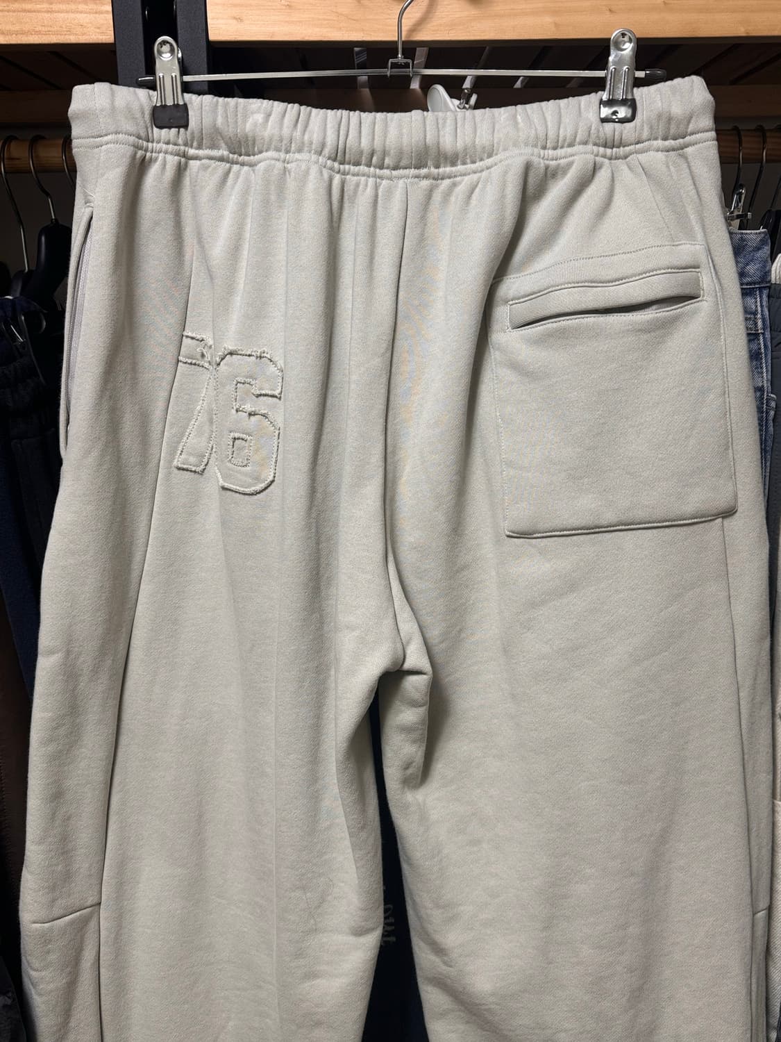 76 아플리케 라운딩 스웻팬츠_민트그레이 상품이미지4