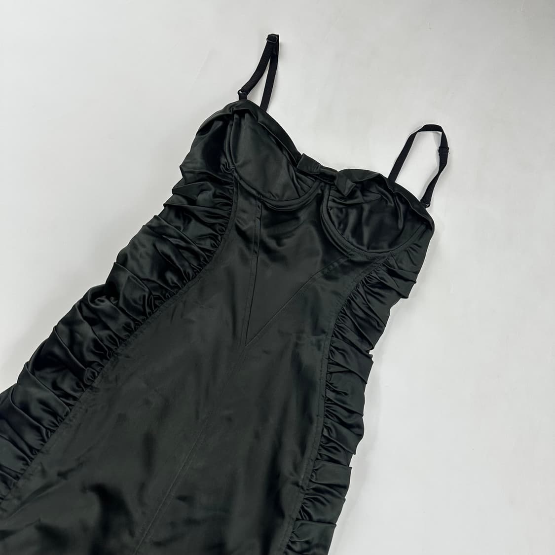 돌체앤가바나 블랙 새틴 셔링 미디 원피스 상품이미지3