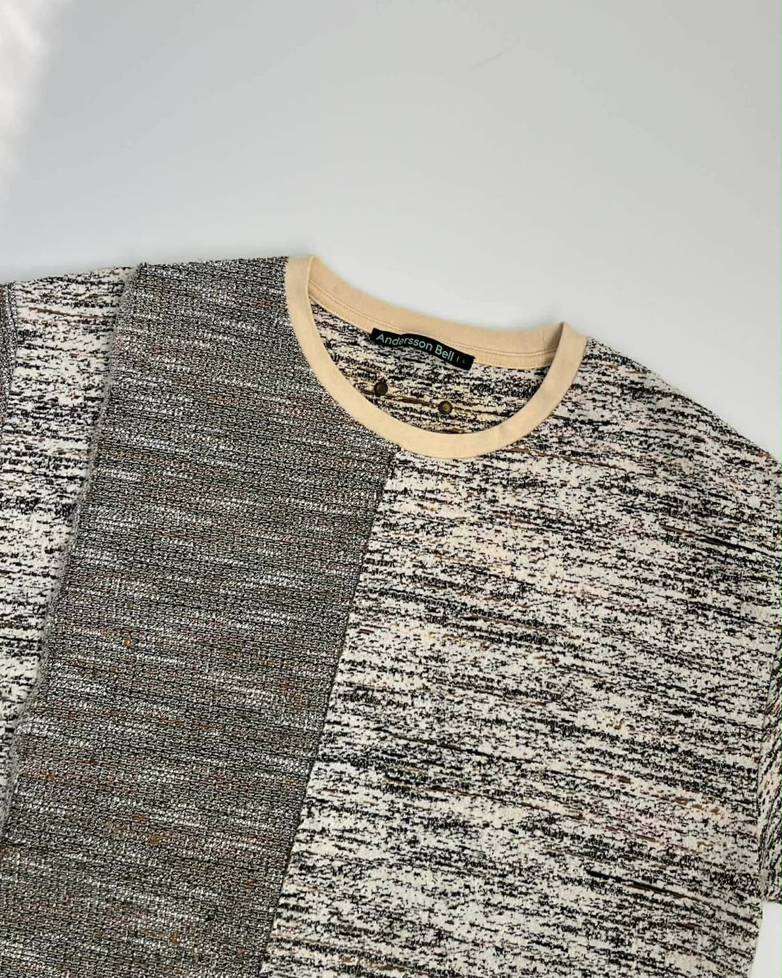 [L] 앤더슨벨 콘트라스트 서울21 판넬 반팔 티셔츠 상품이미지6