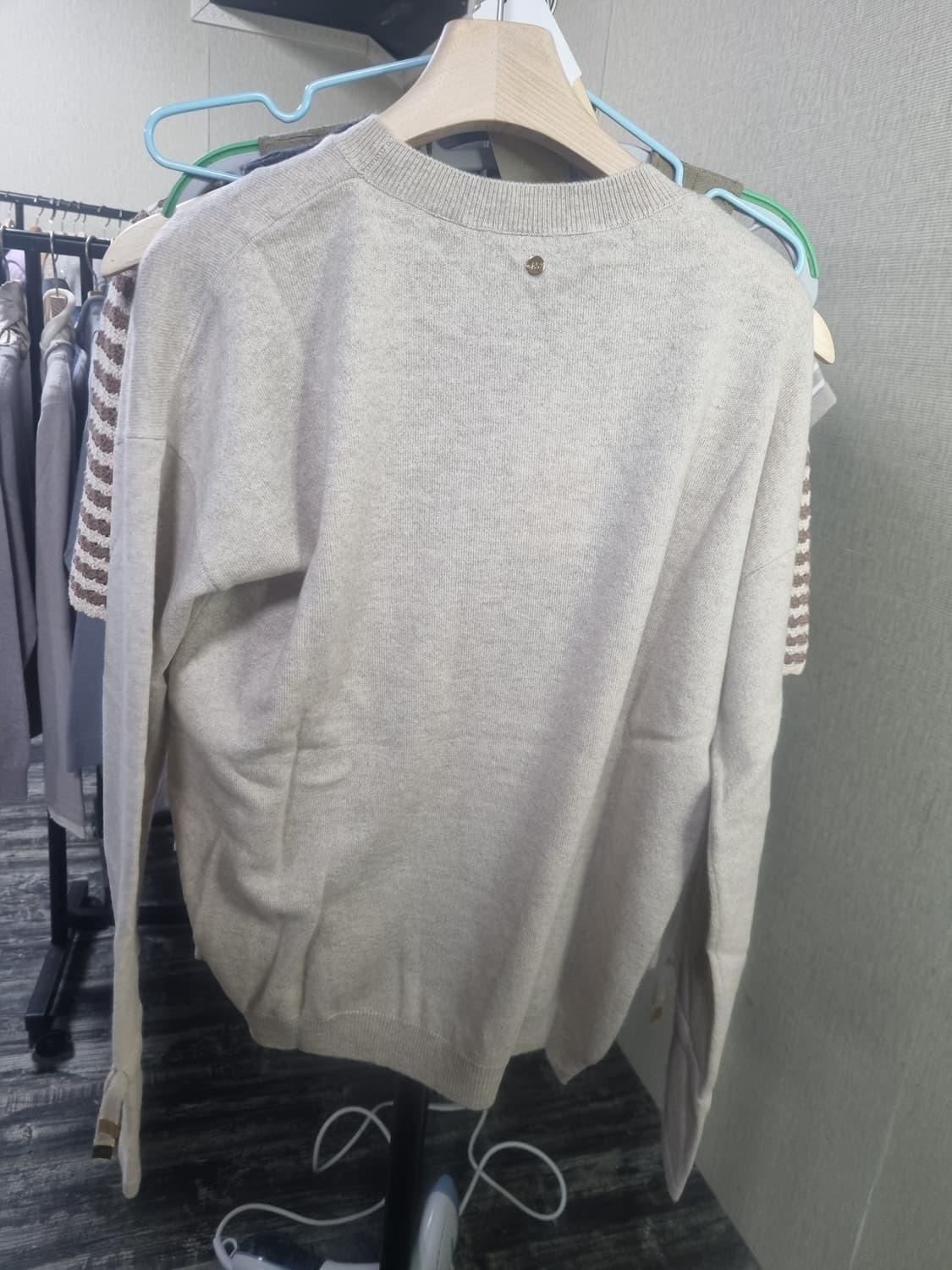 새제품 이태리명품 안드레모리스 베이지 니트 100%캐시미어 상품이미지3