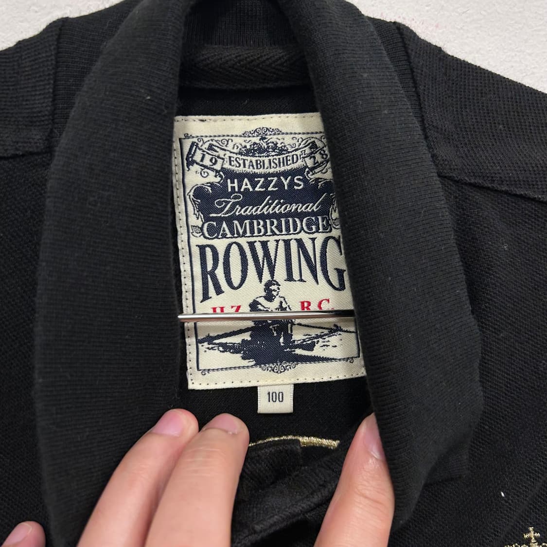 헤지스 로잉크루 자수와펜 절개 긴팔 카라티 상품이미지3