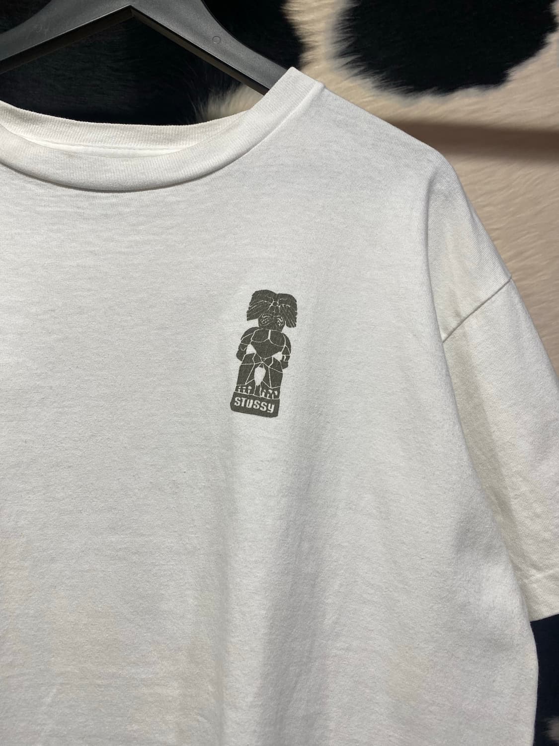 Stussy 조각상 프린팅 디테일 반팔 티셔츠 상품이미지3