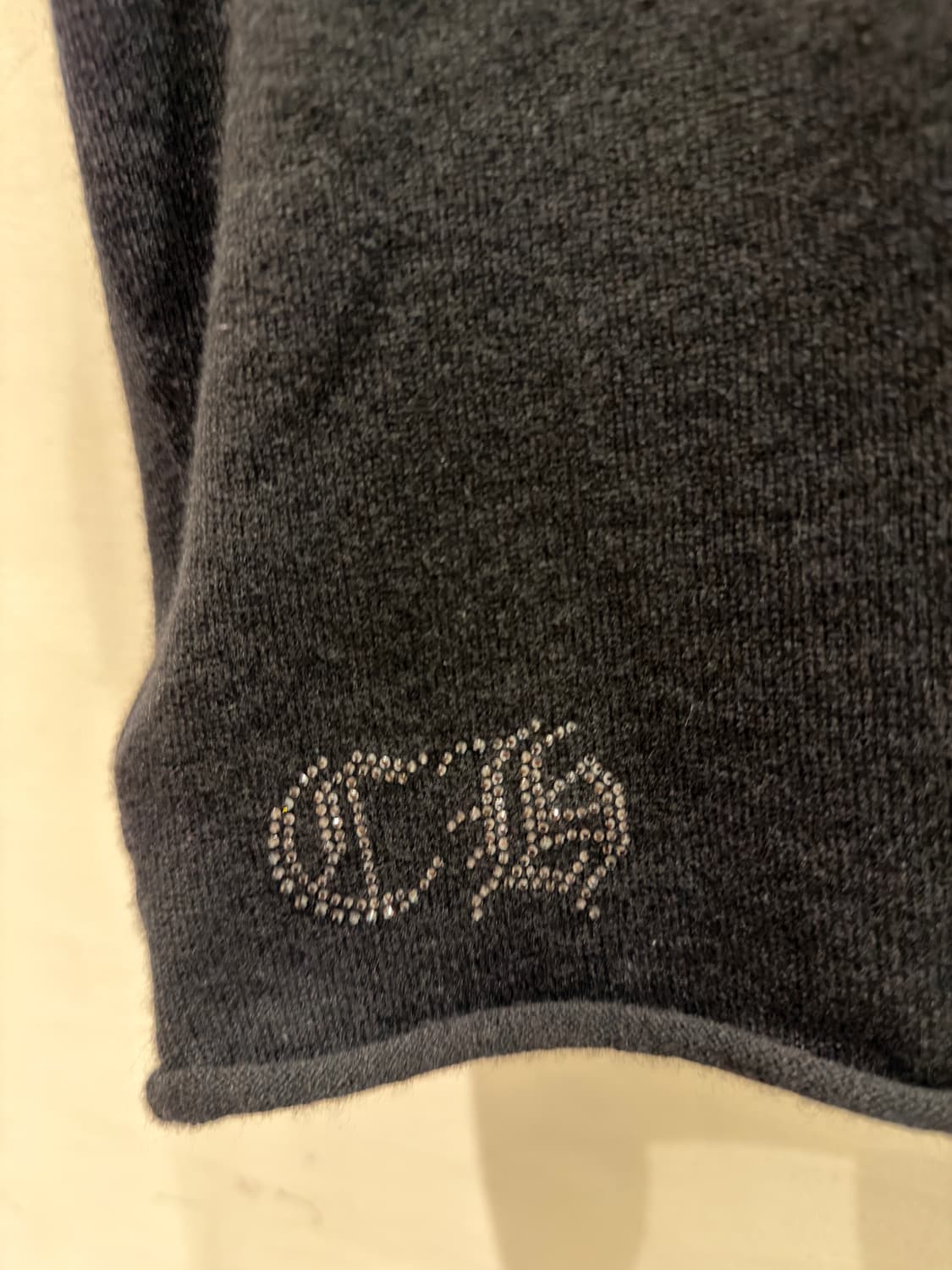 크롬하츠 캐시미어 대거 비즈 자수 브이넥 니트 상품이미지4