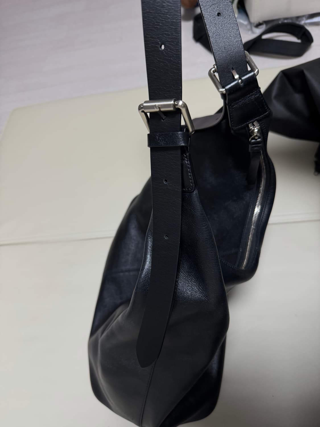 *빠른판매/ 토니웩 24FW 명작 가방 / 풀그레인 레더 라지 숄더백 상품이미지6