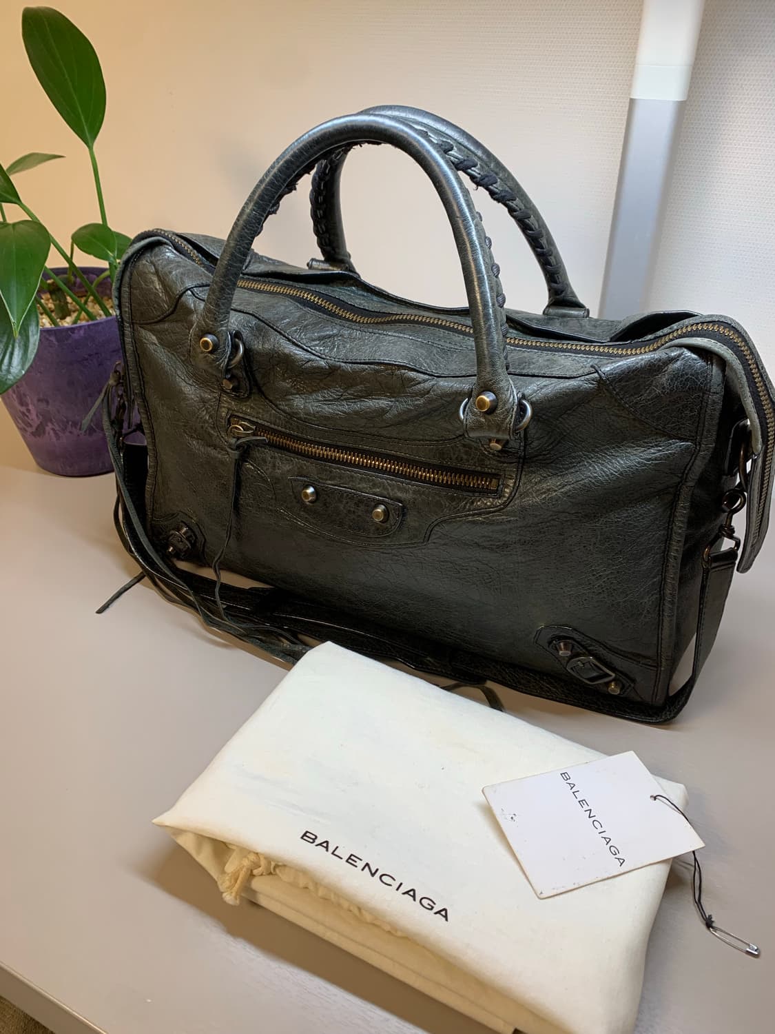 발렌시아가 클래식 모터백 다크그레이 상품이미지4