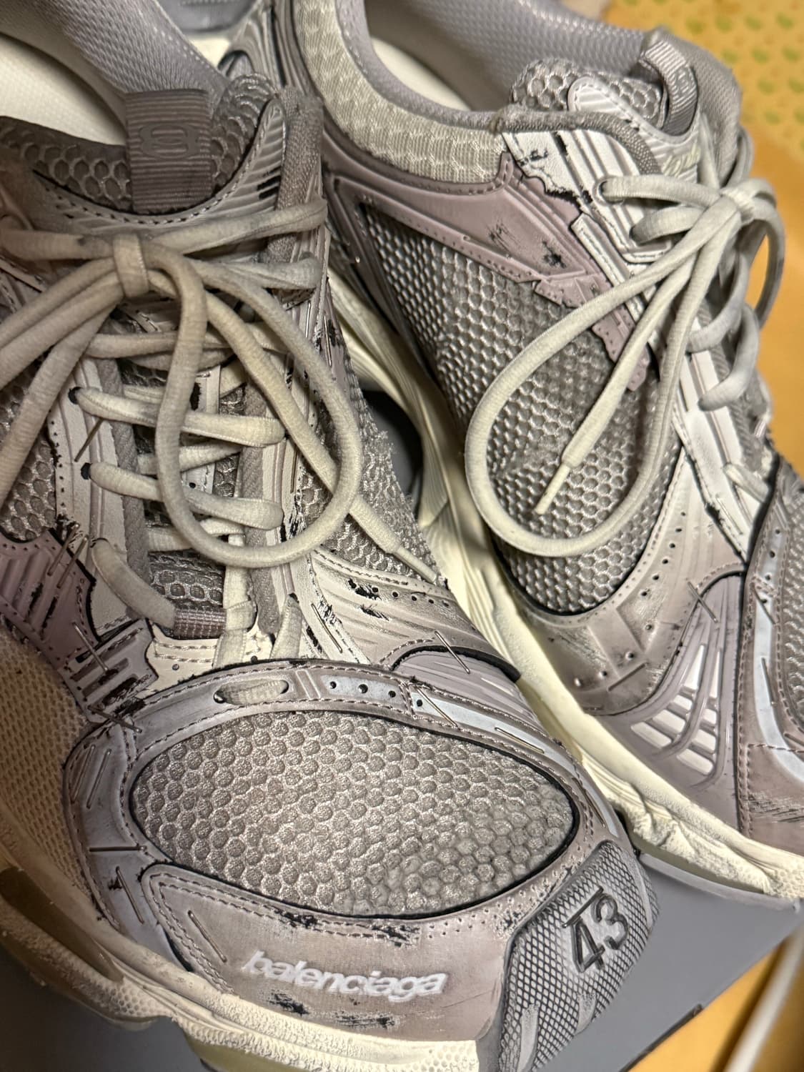 발렌시아가 스테이플러 43 에그쉘 상품이미지1