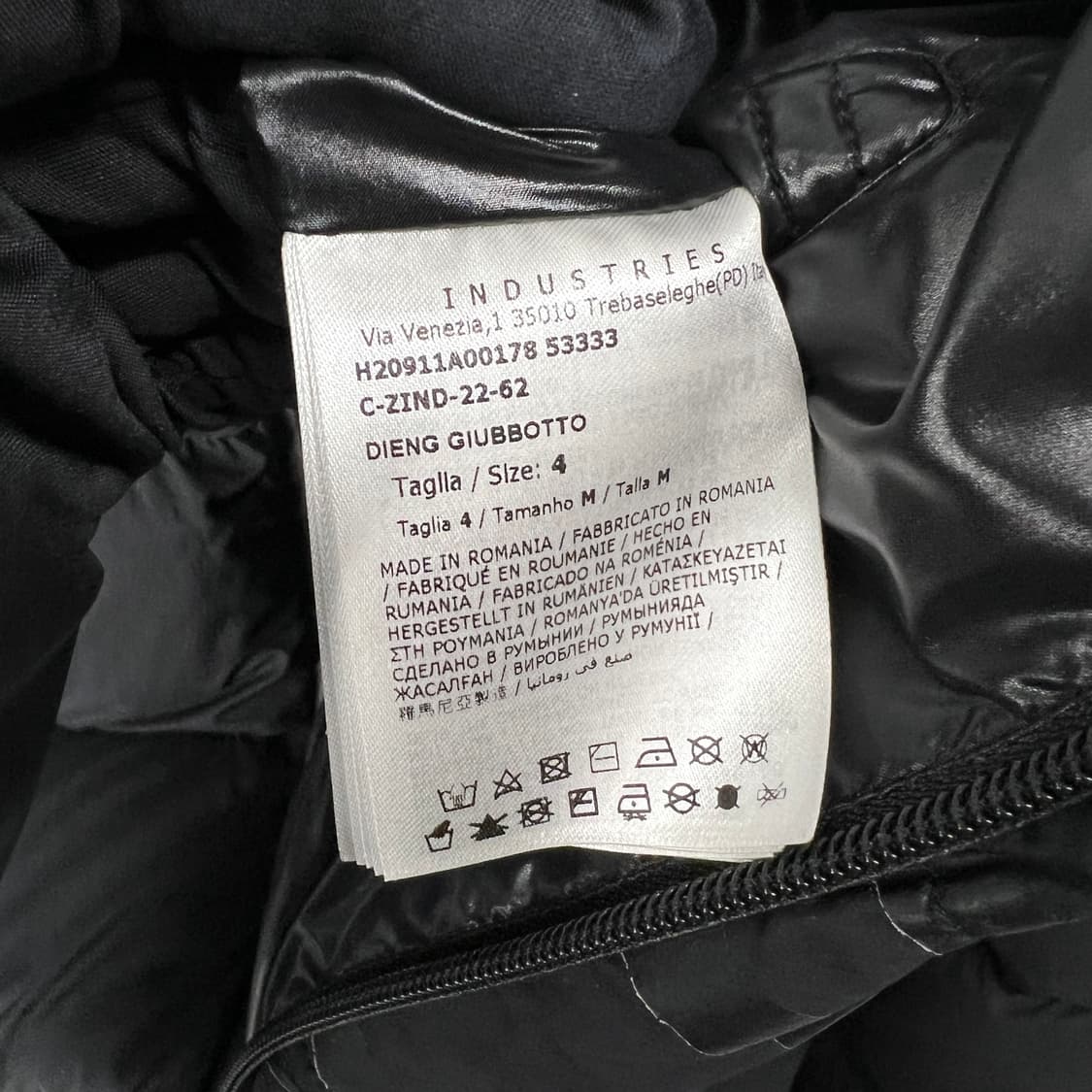 [4사이즈] 몽클레어 블랙 와펜 로고 패딩 점퍼 상품이미지7