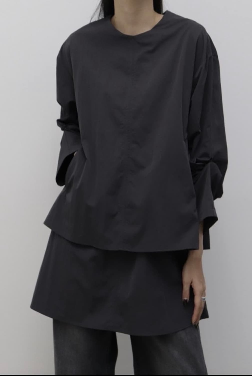 트리밍버드) Round Layered Blouse BK F 상품이미지1