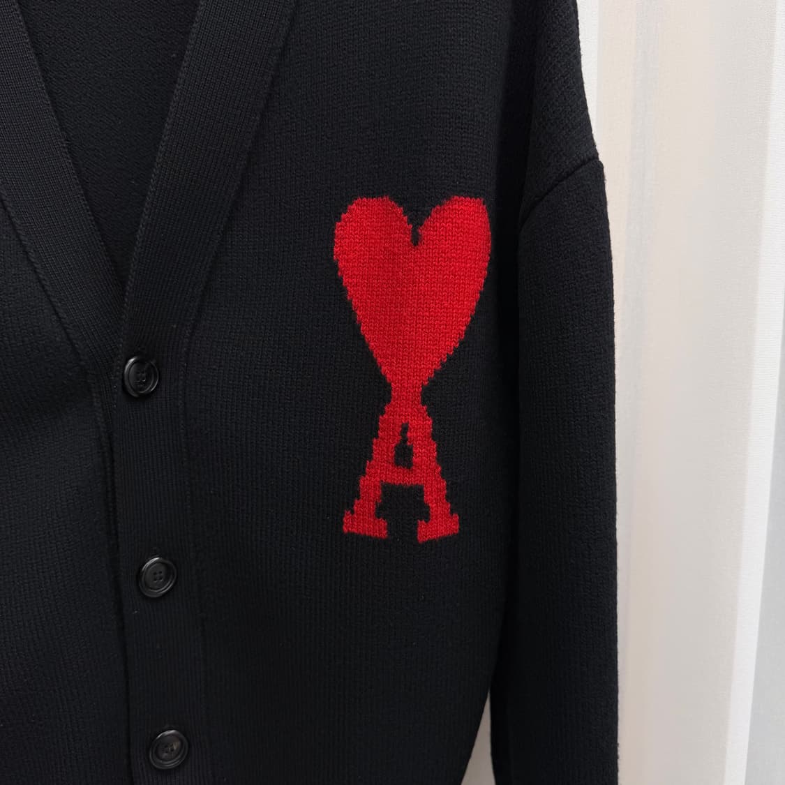[L/백화점판] 아미 빅하트 로고 가디건 블랙 상품이미지2