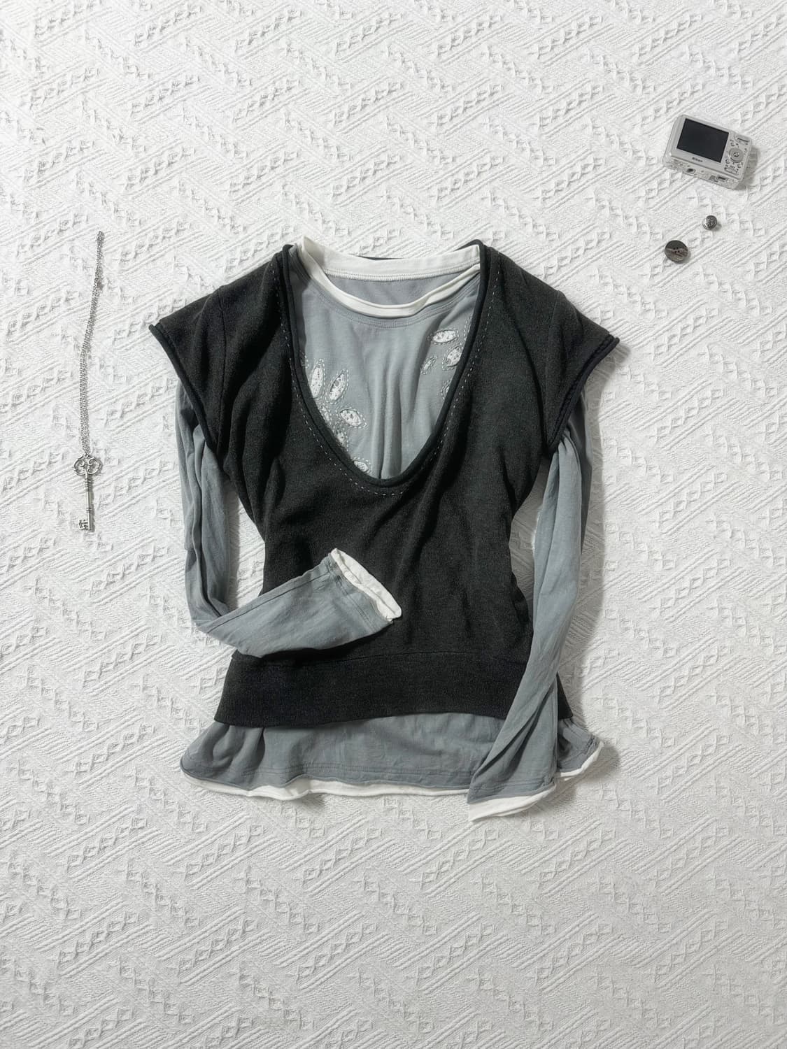 와이드 넥 하프 슬리브 니트 상품이미지1