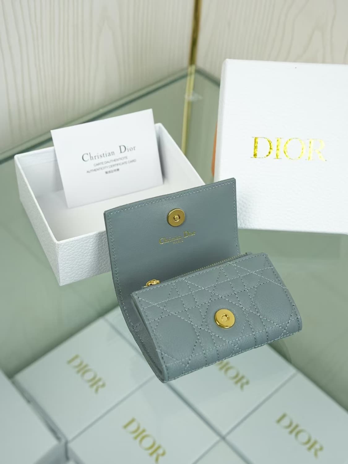 디올 카로 XS 지갑 서플 까나쥬 카프스킨 클라우드 블루 상품이미지5