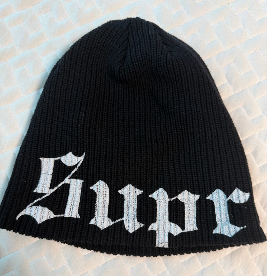 슈프림 올드 잉글리쉬 프린티드 비니 블랙 - 25SS 상품이미지1