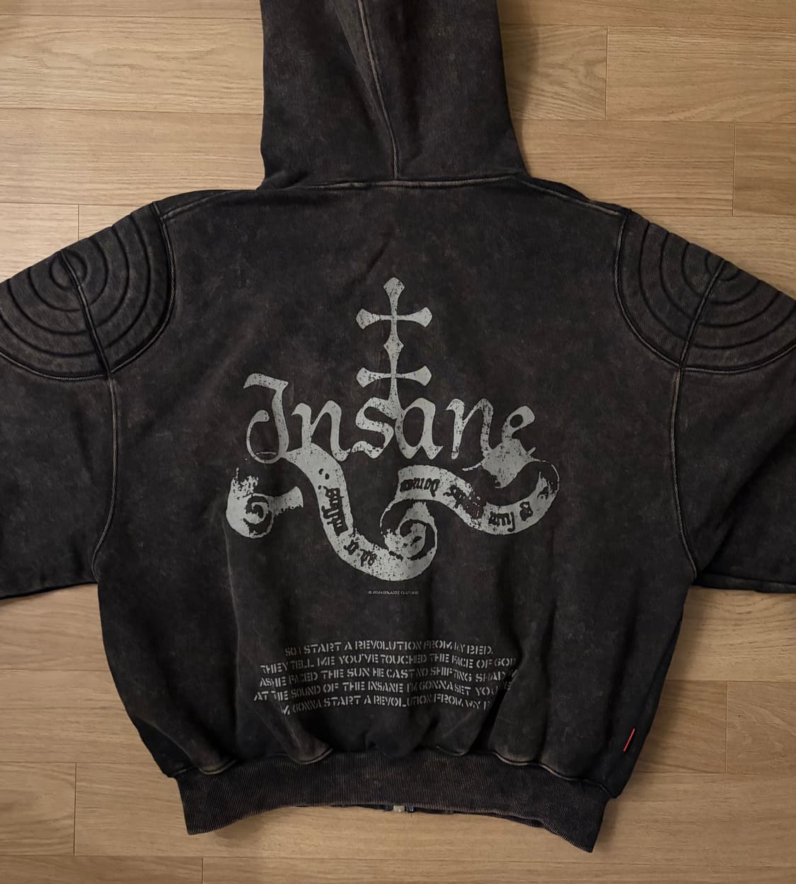 EMBROIDERED PADDED SHOULDER HOODIE 상품이미지6