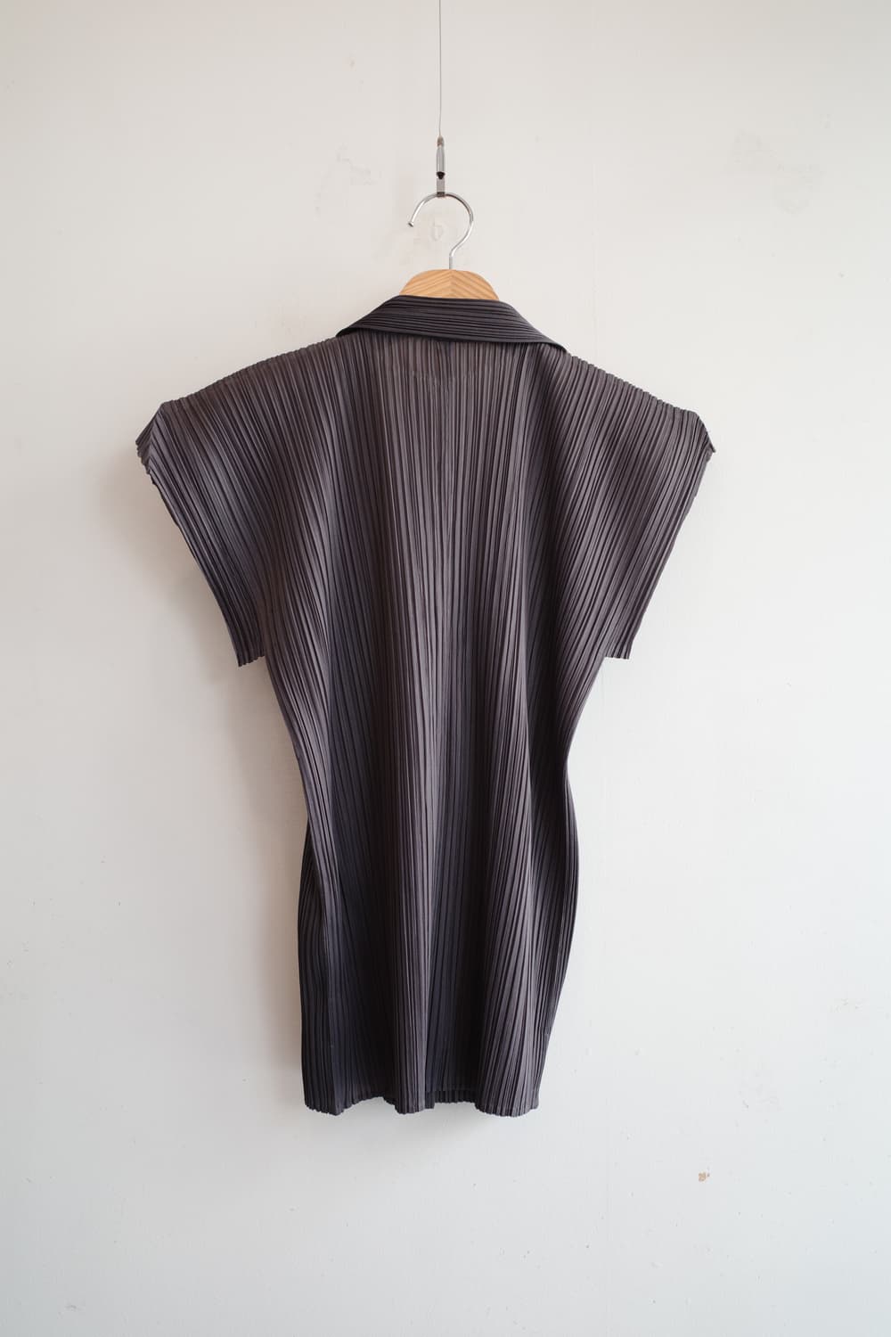 PLEATS PLEASE by 이세이 미야케 슬리브리스 탑 상품이미지8