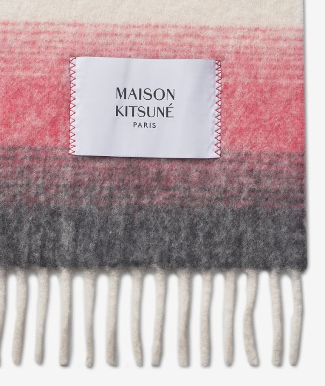 메종키츠네 그라디언트 프린지 로고 패치 머플러 목도리 (카리나 착용) 상품이미지2