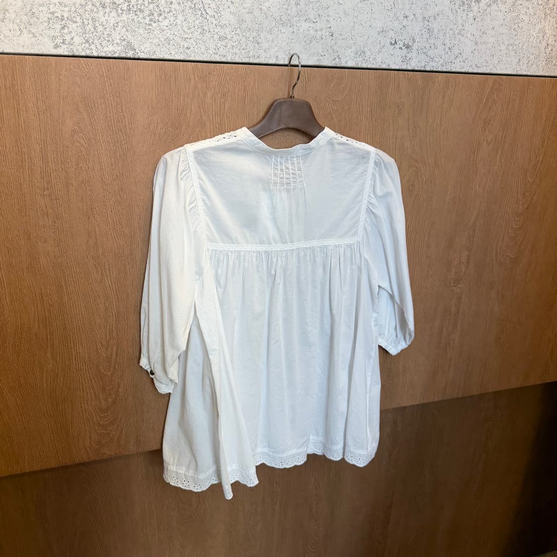 빈티지 슬릿넥 블라우스 아일렛 레이스 7부 소매 디테일 루즈핏 아이보리 상품이미지2