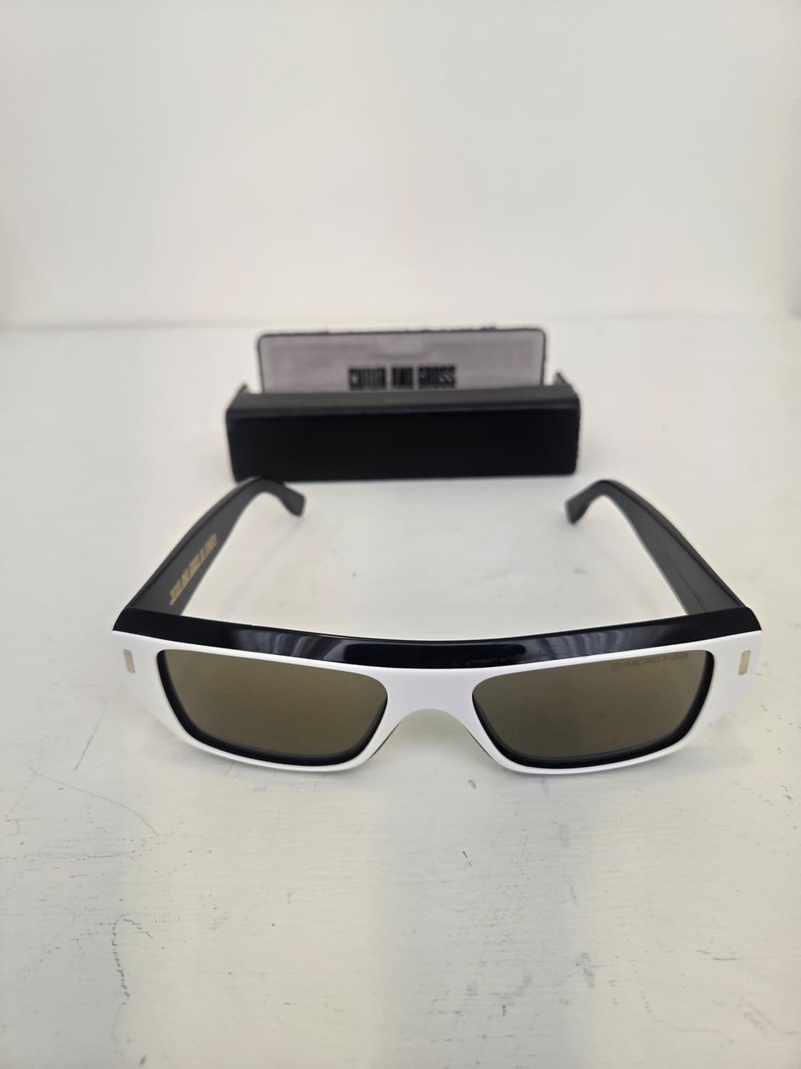 커틀러 앤 그로스 1367 browline 선글라스 white&matt 상품이미지4