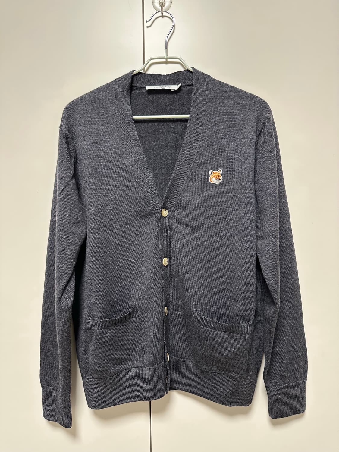 메종키츠네 가디건(폭스패치 그레이) 상품이미지1