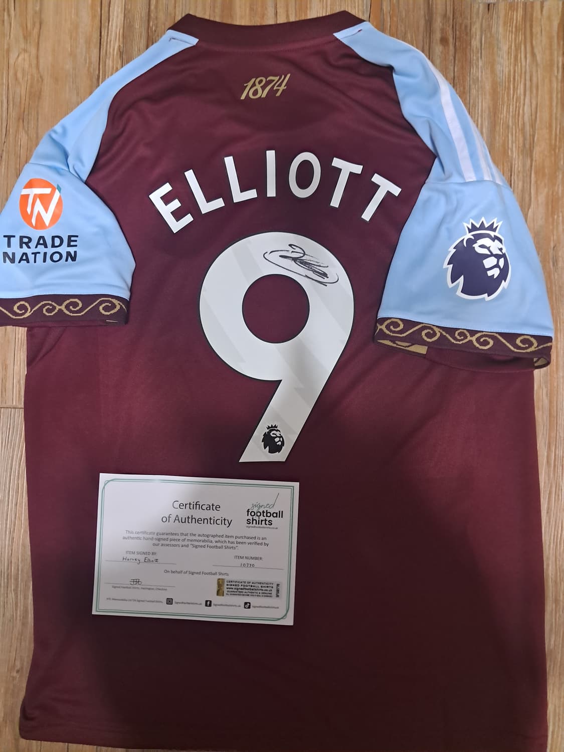 아스톤빌라 엘리엇 사인 유니폼+ 인증서 판매 상품이미지1