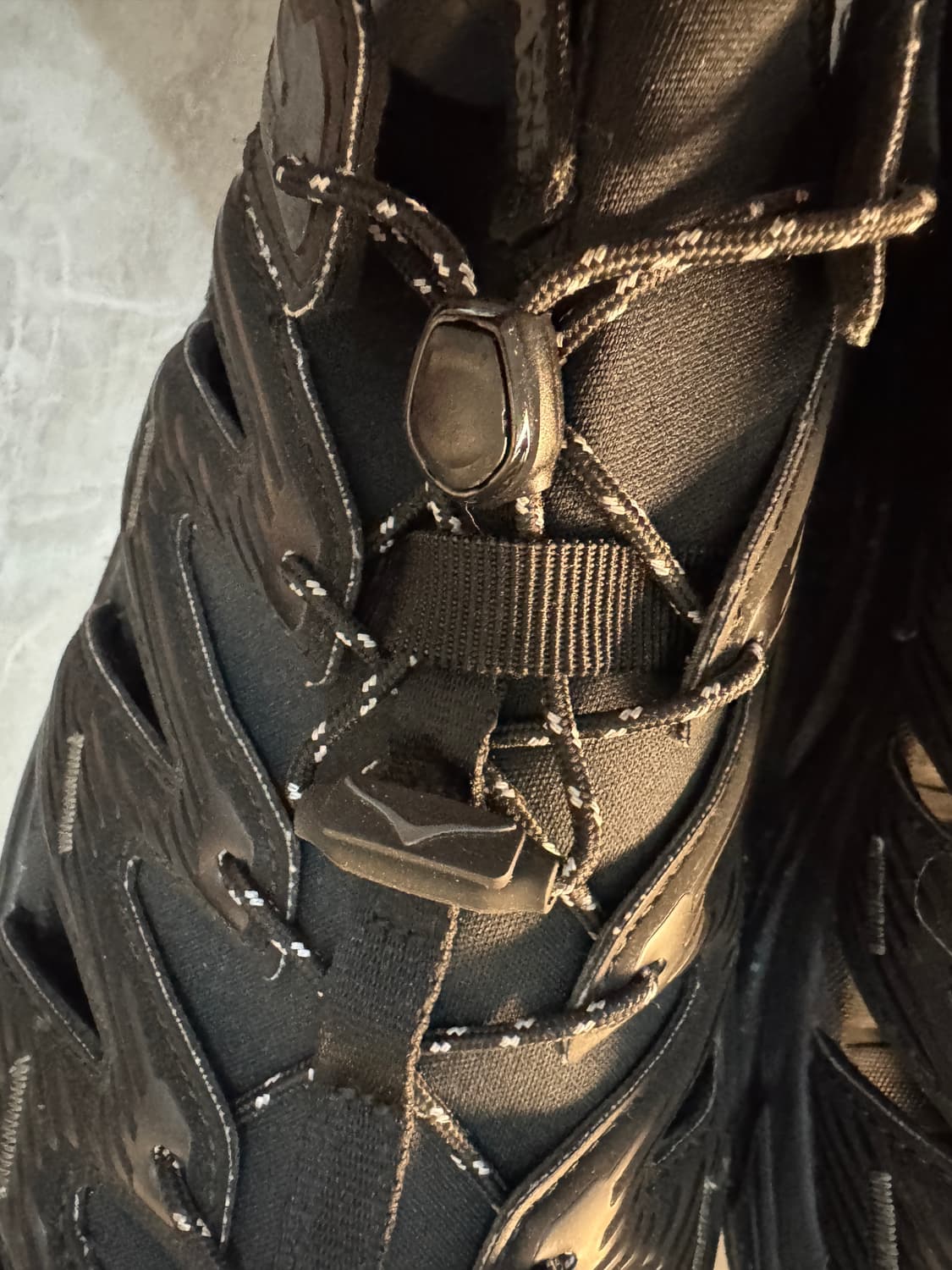 호카 호파라 블랙 캐슬락 샌들 상품이미지7