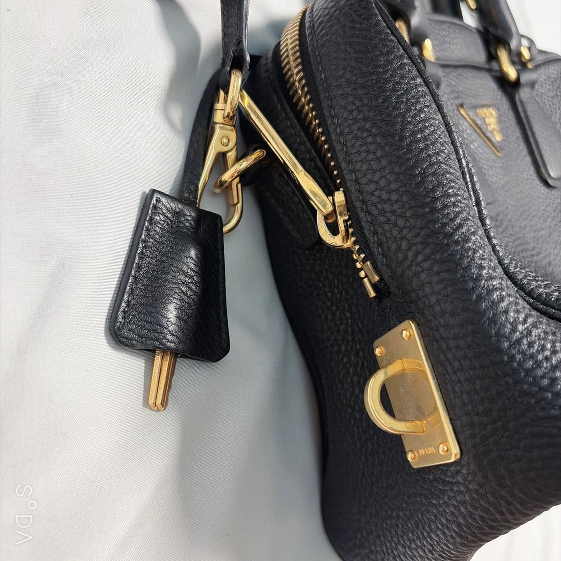 프라다 비텔로 다이노 삼각로고 숄더백 상품이미지6