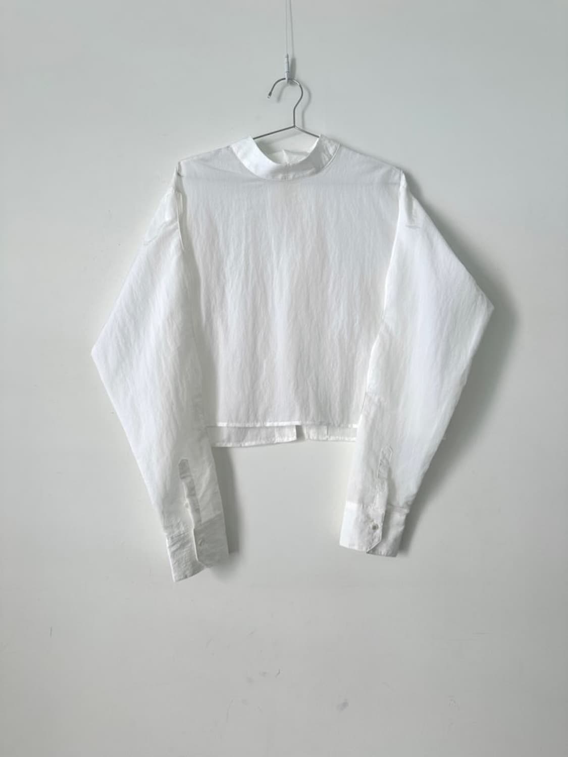Open slit detail top / white 상품이미지4