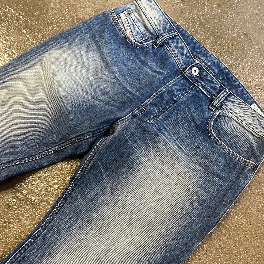 디젤 자티니 데님 부츠컷 (34“) 상품이미지3