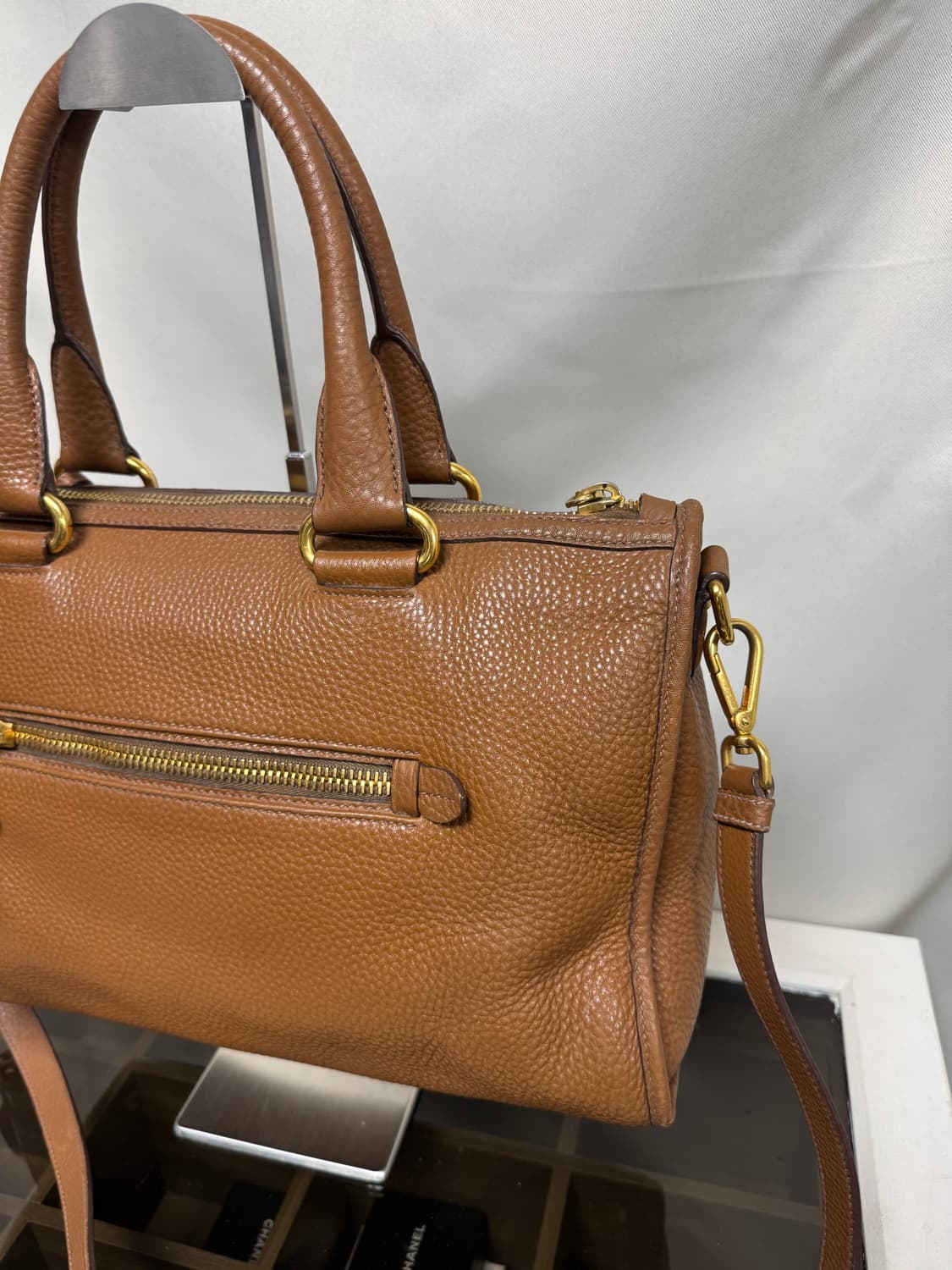 정품 프라다 레더 모터백 상품이미지7