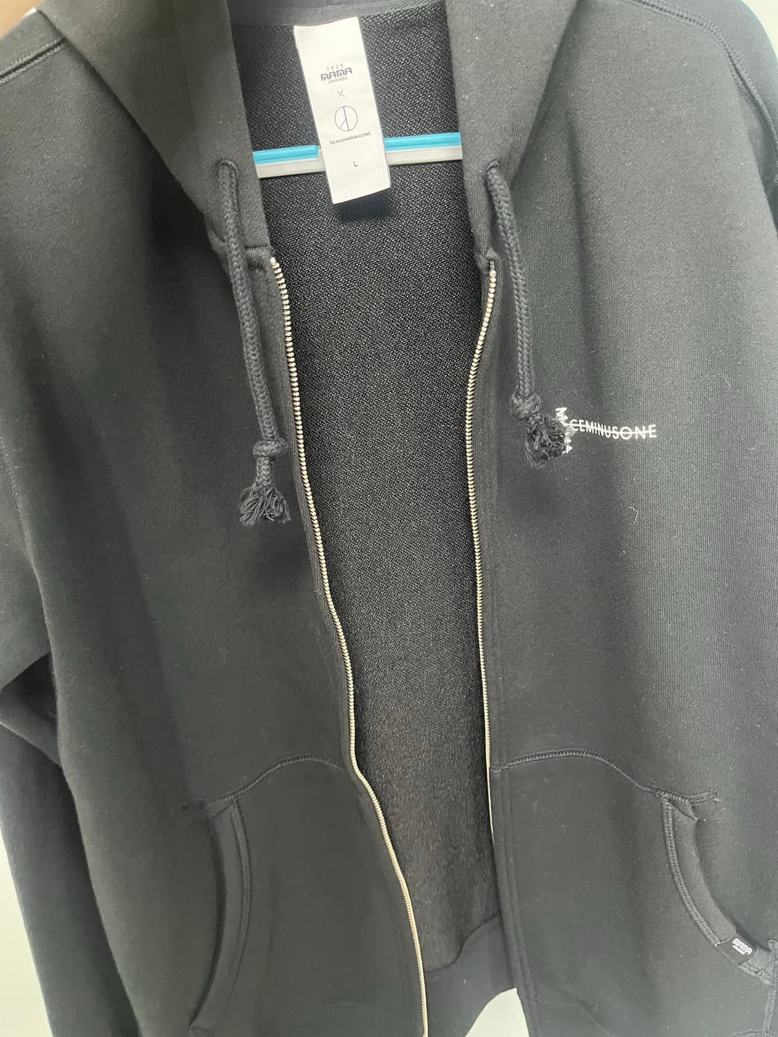 피스마이너스원 2025마마 후드집업 L사이즈 상품이미지4