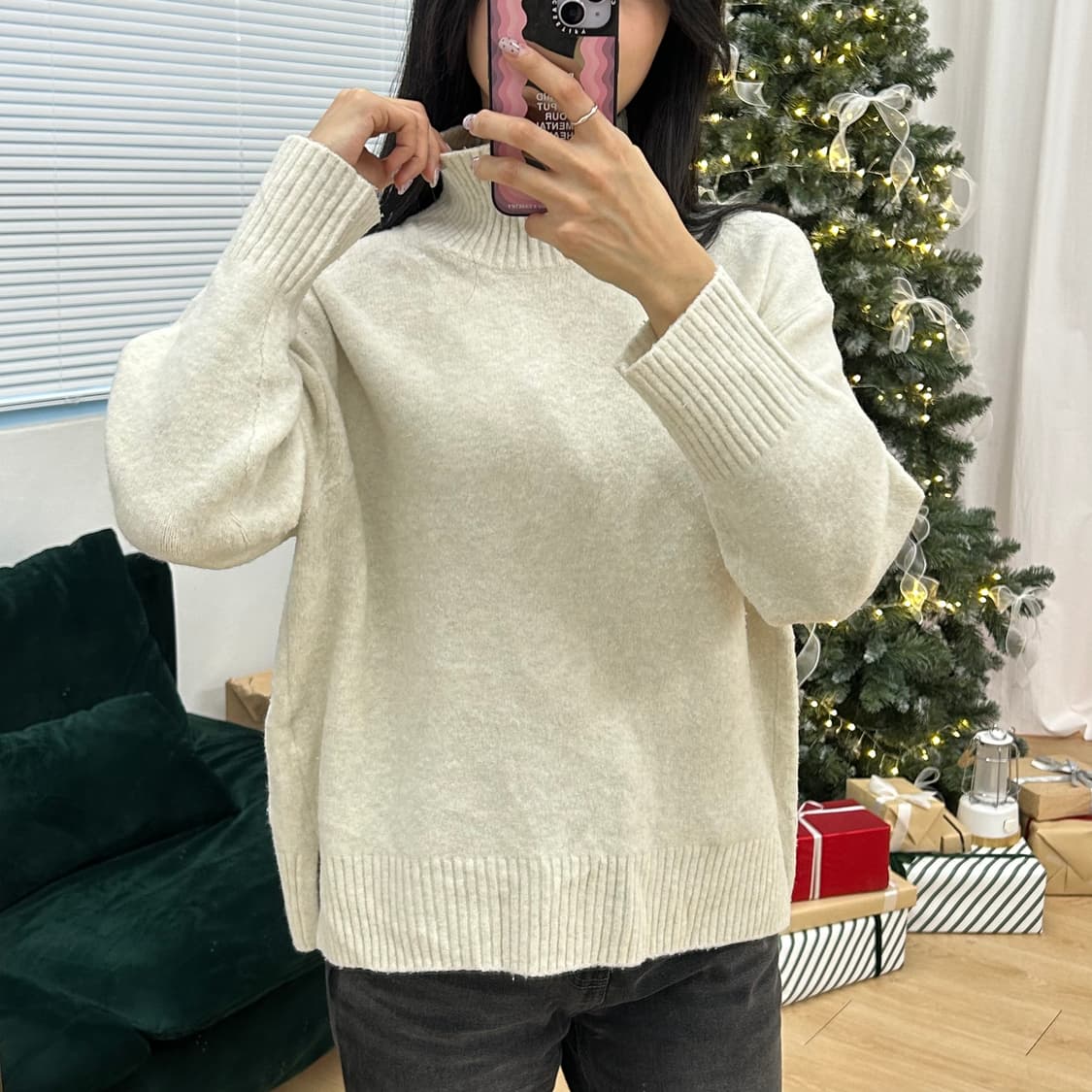 유니클로 아이보리 목폴라 니트티셔츠 상품이미지1