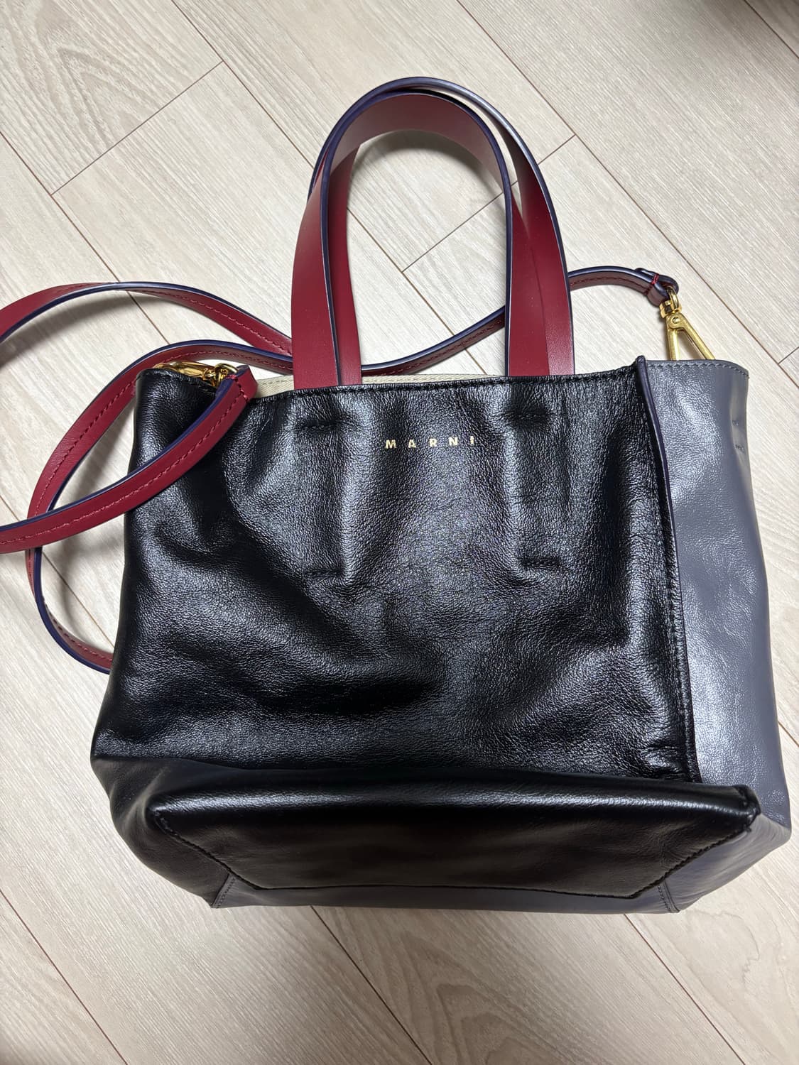 마르니 뮤제오 소프트레더 크로스백 상품이미지1