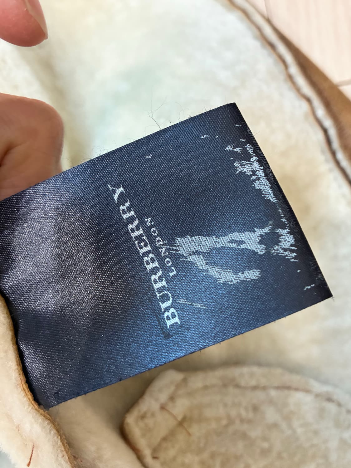 버버리 런던 양가죽 시어링 무스탕 (55 추천) 상품이미지6