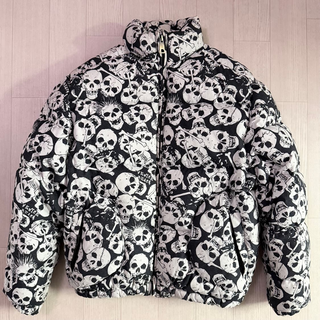 ERL 스컬 다운 재킷 상품이미지1