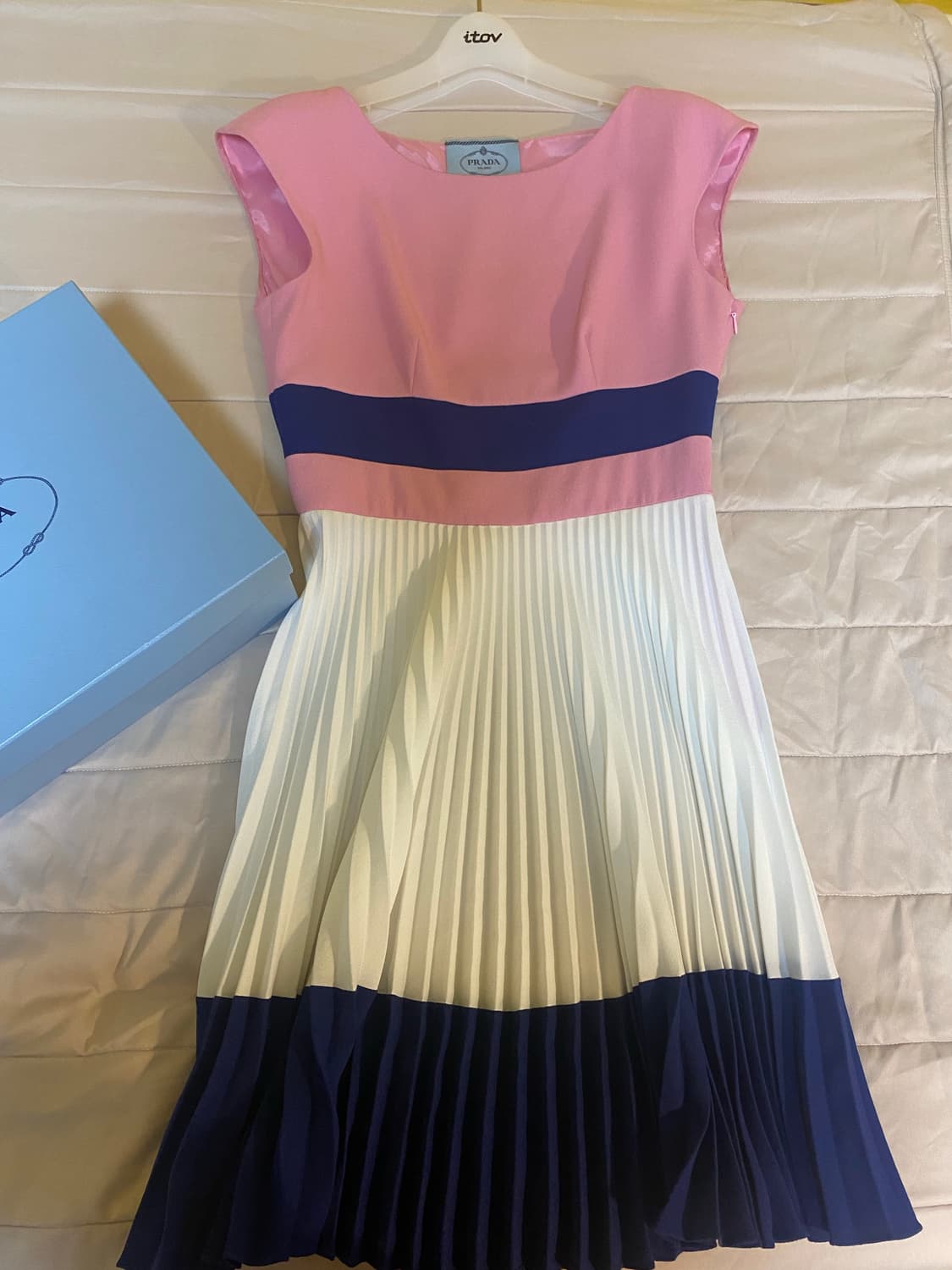 프라다 정품 플리츠원피스 40사이즈 (55-66사이즈)  기장88 상품이미지3