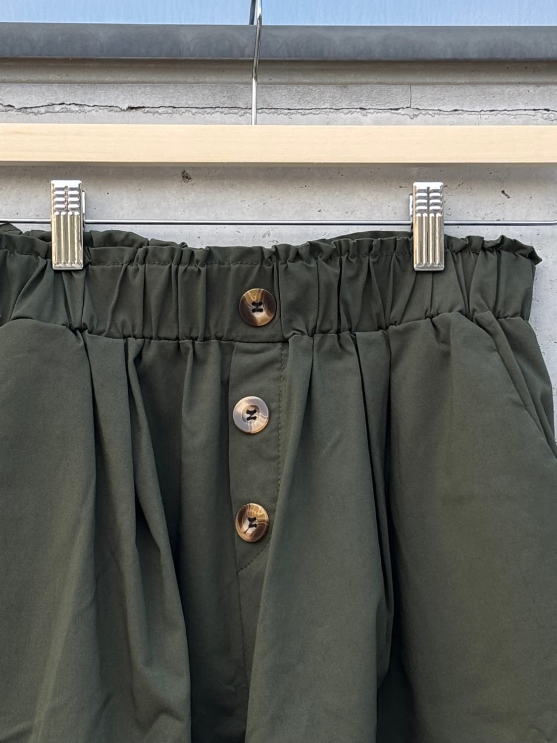 Green Button Bermuda Pants 상품이미지3