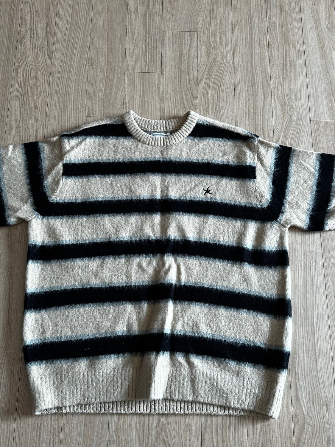 더콜디스트모먼트 니트 상품이미지1