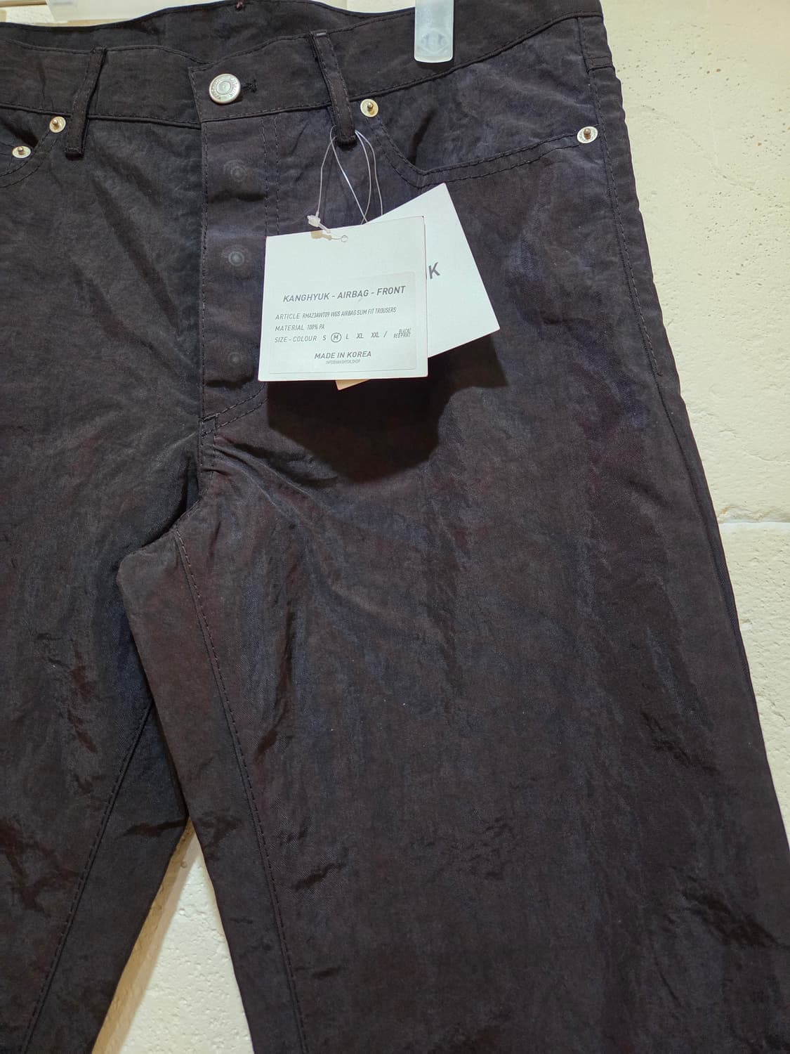 강혁 에어백 트라우저 블랙 레드프린트 새상품 상품이미지3