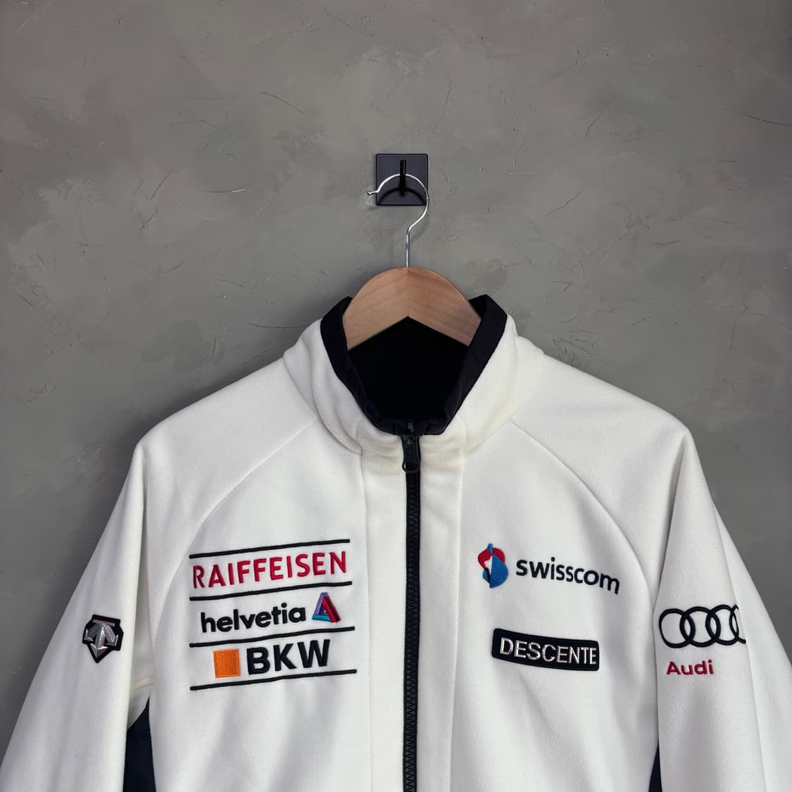 데상트 스위스 스키팀 양면 플리스 집업 화이트 상품이미지2