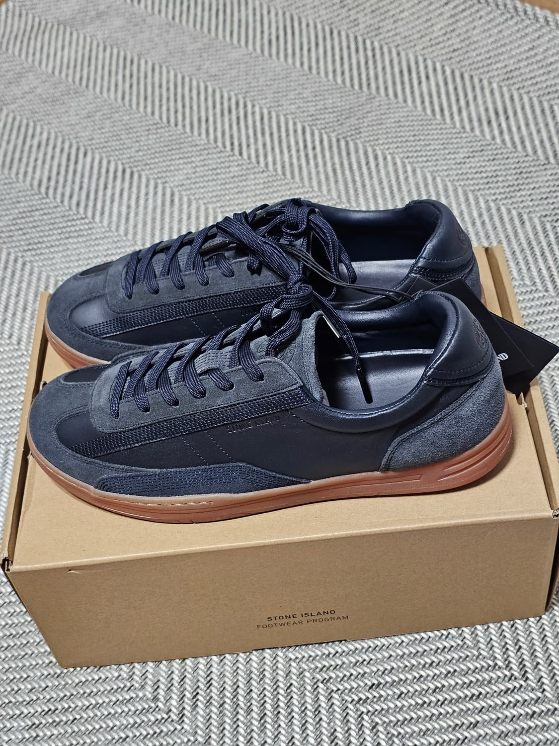 스톤아일랜드 스웨이드 트리밍 로우탑 스니커즈 (새 상품) 상품이미지6