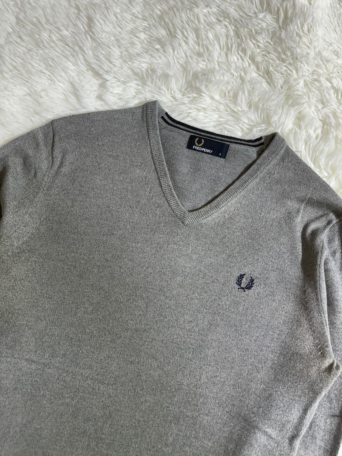 프레드페리 그레이 브이넥 니트 상품이미지4
