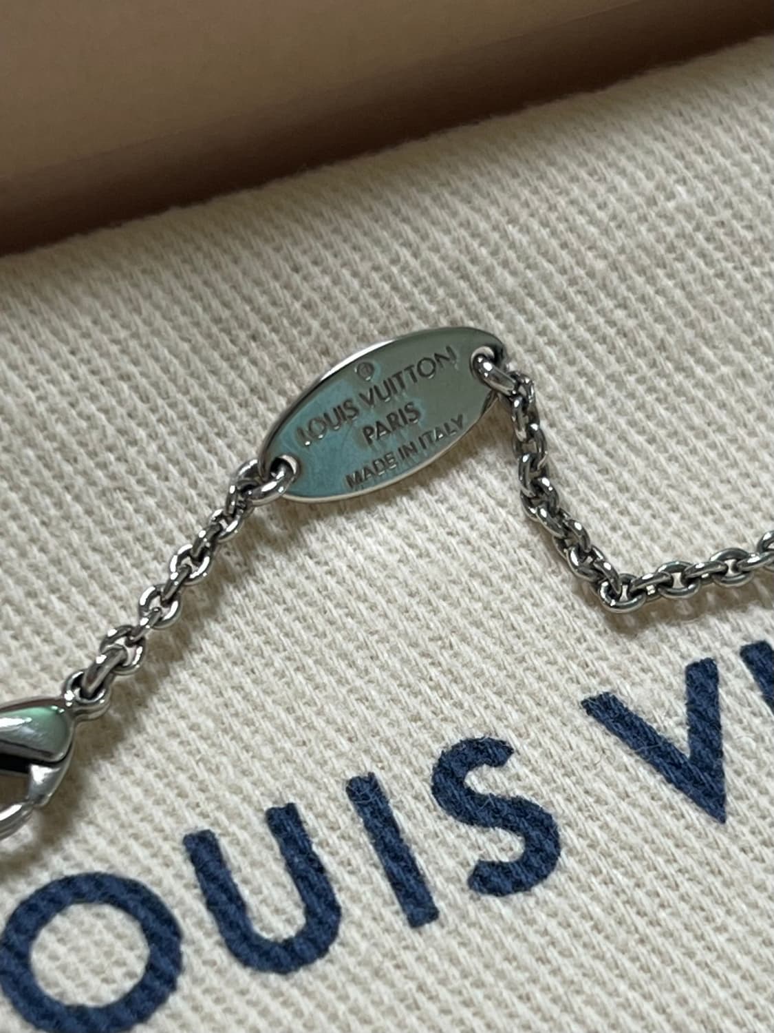 [정품] 루이비통 에센셜 V 목걸이 실버 상품이미지5
