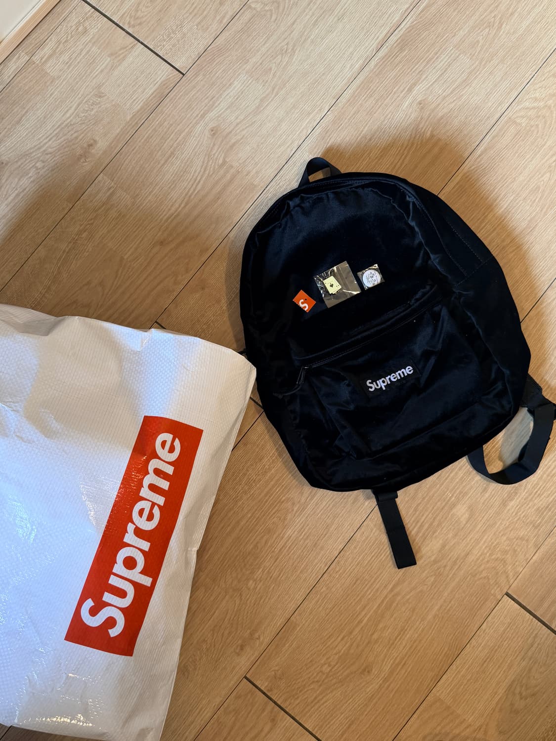 슈프림 벨벳 백팩 새상품 상품이미지3