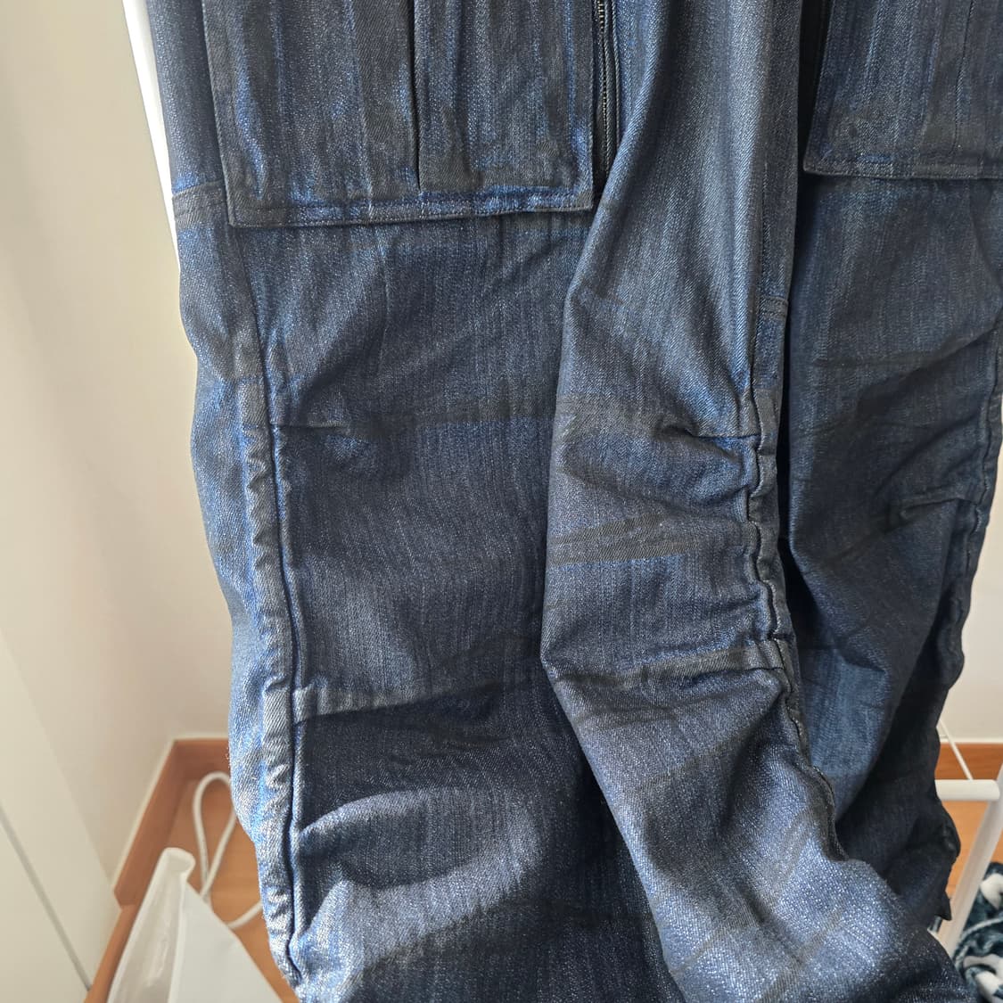 [48] 준지 25ss 오일 데님 퍼커링 카고팬츠 상품이미지3