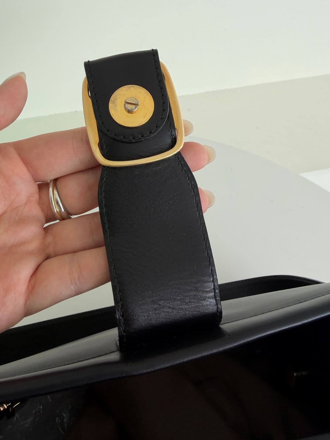 [Ferragamo] Black Leather Vara Shoulder  상품이미지7