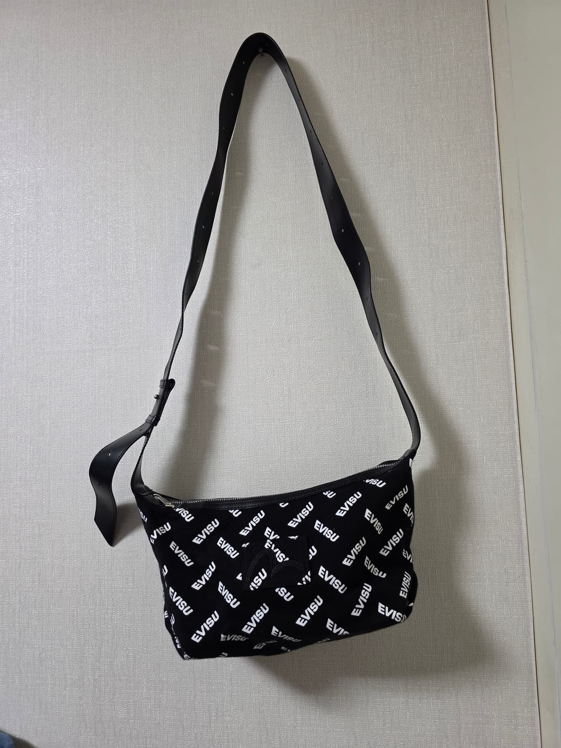 단종된 업사이클링 브랜드 켈리즈 커스텀 쿠션백  EVISU 에비수 크로스 상품이미지1