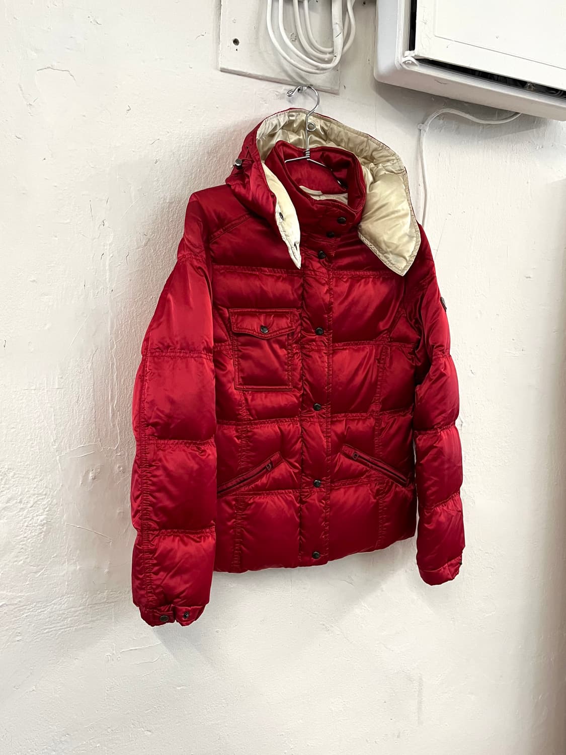 프라다 삼각 플레이트 패딩 상품이미지4