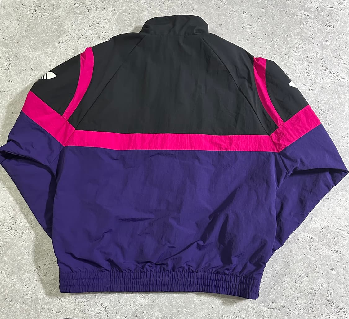 아디다스 스포티브 V라인 익스트림 오버핏 바람막이 상품이미지3