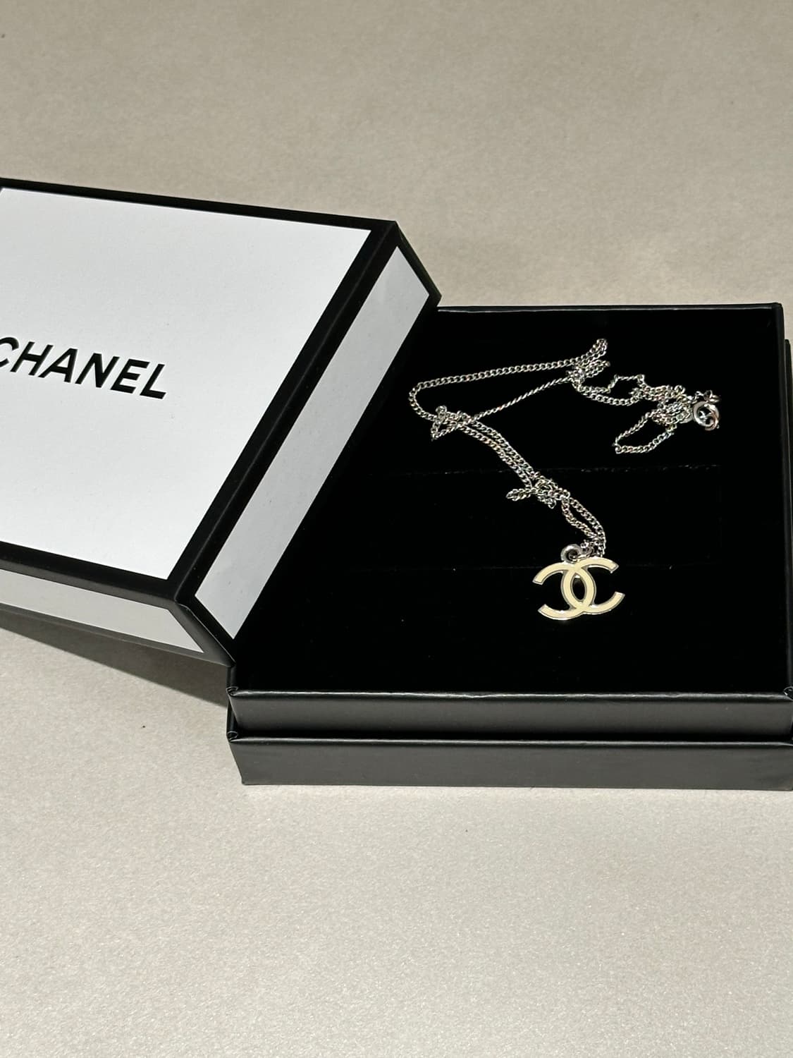 샤넬 CC 로고 에폭시목걸이 제니목걸이 상품이미지1