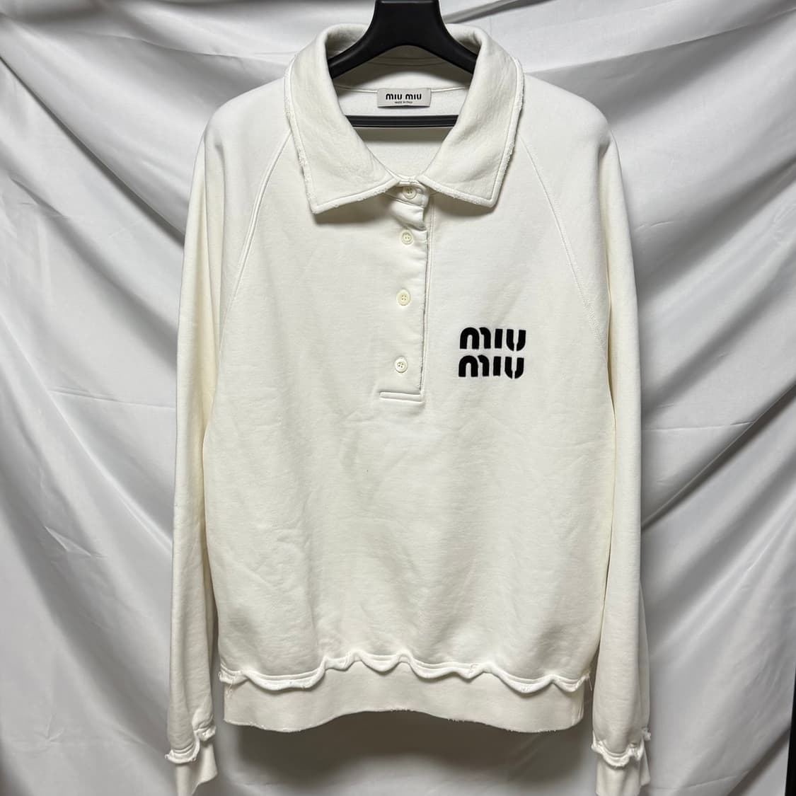 [S+급/오버핏S] 미우미우 코튼 폴로 스웨트 셔츠 긴팔 카라티 상품이미지1