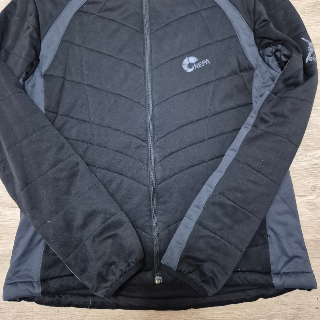 네파 산양 로고 경량패딩 점퍼 상품이미지3